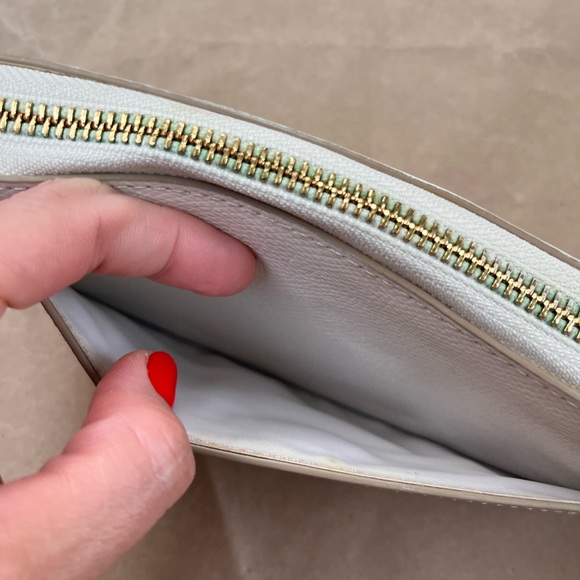 Coach Crossgrain leather accordion zip wallet in chalk/gold - Picture 2 of 11